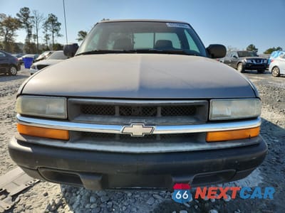 Piąte zdjęcie samochodu w środku: 2002 CHEVROLET S TRUCK S10 VIN:1GCCS145028136474 - miniatura