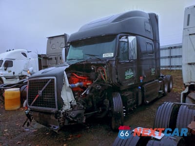 2016 VOLVO VN VNL 4V4NC9TK6GN958205 - główne zdjęcie licytacji z USA - miniatura