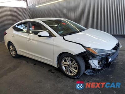 Czwarte zdjęcie samochodu z boku: 2019 HYUNDAI ELANTRA SEL VIN:5NPD84LF7KH471912 - miniatura