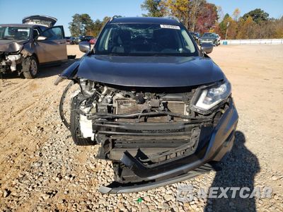 Piąte zdjęcie samochodu w środku: 2018 NISSAN ROGUE S VIN:KNMAT2MT9JP544453 - miniatura
