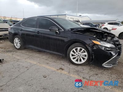 Czwarte zdjęcie samochodu z boku: 2022 TOYOTA CAMRY LE VIN:4T1C11AK6NU003738 - miniatura