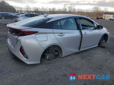 Trzecie zdjęcie samochodu z tyłu: 2019 TOYOTA PRIUS PRIME VIN:JTDKARFP7K3106073 - miniatura