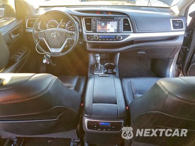 Zdjęcie 8 z 15 samochodu: 2018 TOYOTA HIGHLANDER SE VIN:5TDJZRFH5JS497928 - miniatura
