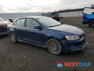 Czwarte zdjęcie samochodu z boku: 2014 VOLKSWAGEN JETTA SE VIN:3VWD17AJ7EM262789 - miniatura