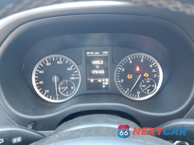 Zdjęcie 9 z 13 samochodu: 2016 MERCEDES-BENZ METRIS VIN:WD4PG2EE0G3095393 - miniatura