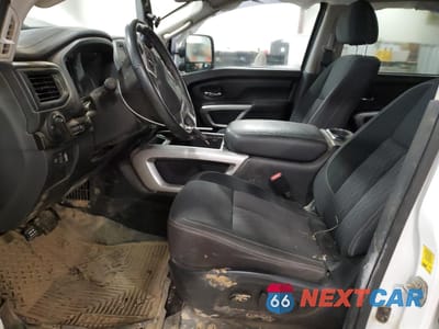 Zdjęcie 7 z 12 samochodu: 2023 NISSAN TITAN XD SV VIN:1N6AA1FB8PN108862 - miniatura