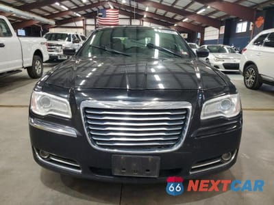 Piąte zdjęcie samochodu w środku: 2013 CHRYSLER 300 VIN:2C3CCARG6DH568589 - miniatura