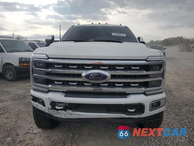 Piąte zdjęcie samochodu w środku: 2024 FORD F350 SUPER DUTY VIN:1FT8W3BMXREE87520 - miniatura