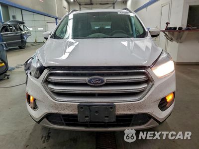 Piąte zdjęcie samochodu w środku: 2018 FORD ESCAPE SE VIN:1FMCU9GD6JUC63128 - miniatura