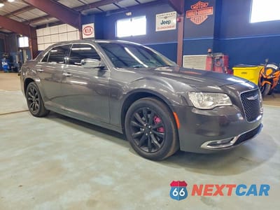 Czwarte zdjęcie samochodu z boku: 2019 CHRYSLER 300 LIMITED VIN:2C3CCAKG0KH534364 - miniatura