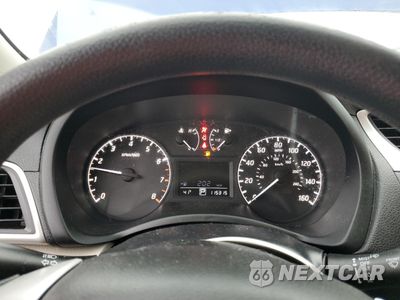 Zdjęcie 9 z 14 samochodu: 2017 NISSAN SENTRA S VIN:3N1AB7AP4HY324821 - miniatura