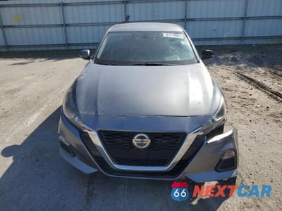 Piąte zdjęcie samochodu w środku: 2019 NISSAN ALTIMA S VIN:1N4BL4BV0KC219144 - miniatura