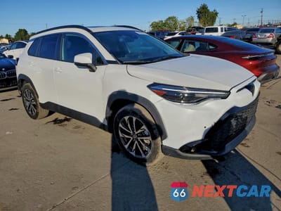 Czwarte zdjęcie samochodu z boku: 2022 TOYOTA COROLLA CROSS XLE VIN:7MUDAAAG4NV019029 - miniatura