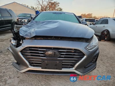 Piąte zdjęcie samochodu w środku: 2018 HYUNDAI SONATA SPORT VIN:5NPE34AF6JH650558 - miniatura