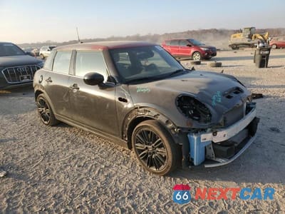 Czwarte zdjęcie samochodu z boku: 2023 MINI COOPER S VIN:WMW53DK05P2S83265 - miniatura