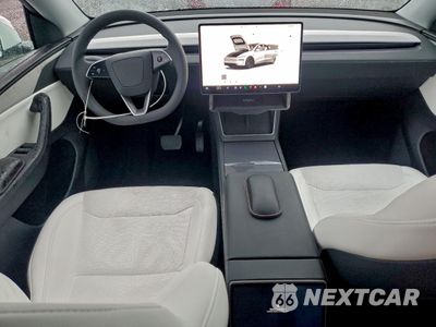 Zdjęcie 8 z 15 samochodu: 2026 TESLA MODEL Y VIN:7SAYGDED2TF433216 - miniatura