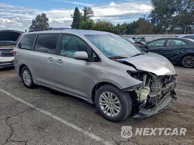 Czwarte zdjęcie samochodu z boku: 2015 TOYOTA SIENNA XLE VIN:5TDYK3DC7FS568643 - miniatura