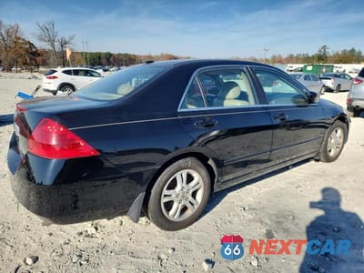 Trzecie zdjęcie samochodu z tyłu: 2006 HONDA ACCORD EX VIN:1HGCM56846A163802 - miniatura