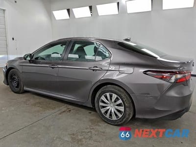 Drugie zdjęcie samochodu z przodu: 2023 TOYOTA CAMRY LE VIN:4T1C31AK5PU047873 - miniatura