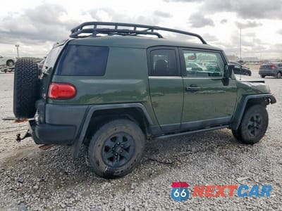 Trzecie zdjęcie samochodu z tyłu: 2011 TOYOTA FJ CRUISER VIN:JTEBU4BF4BK112227 - miniatura