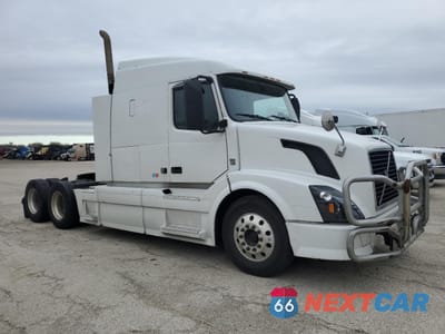2015 VOLVO VNL SEMI TRUCK 4V4N99EH6FN931245 - główne zdjęcie licytacji z USA - miniatura