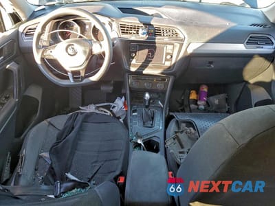 Zdjęcie 8 z 12 samochodu: 2018 VOLKSWAGEN TIGUAN S VIN:3VV1B7AX5JM037399 - miniatura