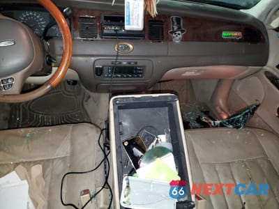 Zdjęcie 8 z 14 samochodu: 1999 LINCOLN TOWN CAR CARTIER VIN:1LNHM83W7XY691721 - miniatura