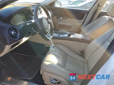 Zdjęcie 7 z 12 samochodu: 2011 JAGUAR XJ VIN:SAJWA1CB6BLV05991 - miniatura