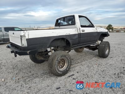 Trzecie zdjęcie samochodu z tyłu: 1991 TOYOTA PICKUP 1/2 TON SHORT WHEELBASE DLX VIN:JT4VN01D5M0003555 - miniatura