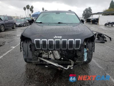 Piąte zdjęcie samochodu w środku: 2019 JEEP CHEROKEE LATITUDE VIN:1C4PJLCB1KD439603 - miniatura