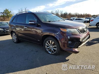 Czwarte zdjęcie samochodu z boku: 2013 KIA SORENTO SX VIN:5XYKWDA23DG312070 - miniatura