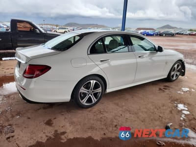 Trzecie zdjęcie samochodu z tyłu: 2020 MERCEDES-BENZ E 350 VIN:WDDZF8DB4LA709888 - miniatura