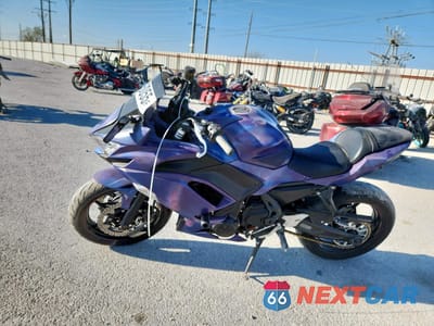 Trzecie zdjęcie samochodu z tyłu: 2022 KAWASAKI EX650 N VIN:ML5EXEN11NDA74959 - miniatura