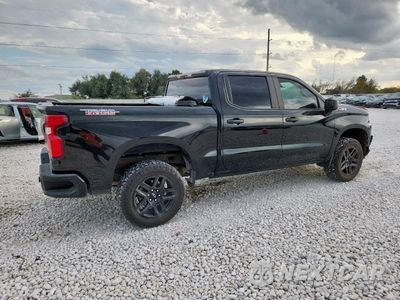 Trzecie zdjęcie samochodu z tyłu: 2021 CHEVROLET SILVERADO K1500 TRAIL BOSS CUSTOM VIN:1GCPYCEF6MZ417498 - miniatura