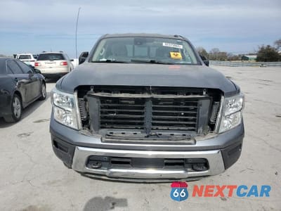 Piąte zdjęcie samochodu w środku: 2020 NISSAN TITAN SV 2WD V8 CREW CAB 5.6L VIN:1N6AA1EF7LN507163 - miniatura