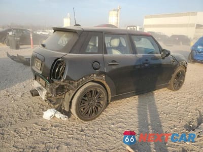 Trzecie zdjęcie samochodu z tyłu: 2023 MINI COOPER S VIN:WMW53DK05P2S83265 - miniatura