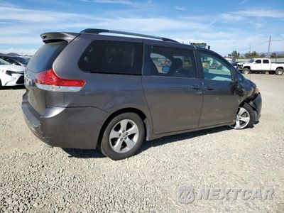 Trzecie zdjęcie samochodu z tyłu: 2013 TOYOTA SIENNA LE VIN:5TDKK3DC1DS315322 - miniatura