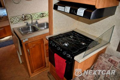 Zdjęcie 9 z 10 samochodu: 2006 FORD ECONOLINE E450 SUPER DUTY CUTAWAY VAN VIN:1FDXE45S96DA52998 - miniatura