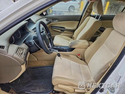 Zdjęcie 7 z 12 samochodu: 2010 HONDA ACCORD LX VIN:1HGCP2F34AA132388 - miniatura