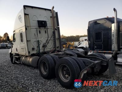 Trzecie zdjęcie samochodu z tyłu: 2020 FREIGHTLINER CASCADIA 126 SEMI TRUCK VIN:3AKJHHDR3LSLY5381 - miniatura