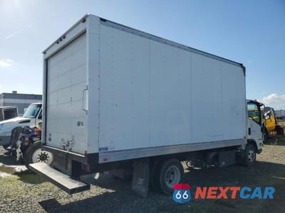 Trzecie zdjęcie samochodu z tyłu: 2018 ISUZU NPR HD BOX TRUCK VIN:JALC4W164J7009167 - miniatura