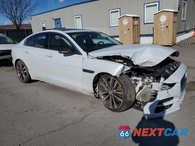 Czwarte zdjęcie samochodu z boku: 2020 JAGUAR XE S VIN:SAJAE4FX6LCP57670 - miniatura