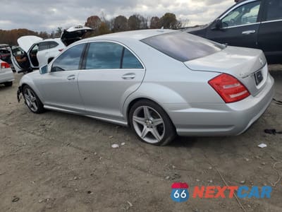 Drugie zdjęcie samochodu z przodu: 2010 MERCEDES-BENZ S 550 VIN:WDDNG7BB5AA336933 - miniatura
