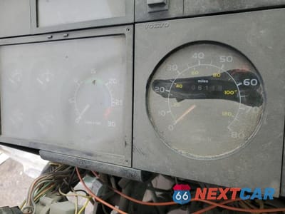 Zdjęcie 8 z 10 samochodu: 1997 VOLVO ROLL-OFF CONTAINER TRUCK VIN:4VM2CKFD9VR476731 - miniatura