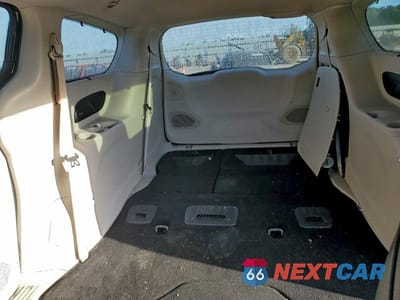 Zdjęcie 10 z 12 samochodu: 2018 CHRYSLER PACIFICA TOURING L VIN:2C4RC1BG1JR114336 - miniatura