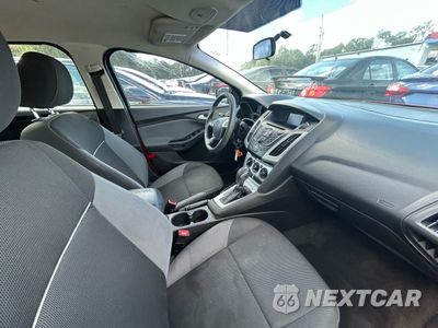 Piąte zdjęcie samochodu w środku: 2013 FORD FOCUS SE VIN:1FADP3F24DL360695 - miniatura