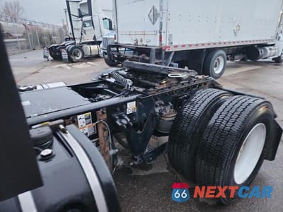 Zdjęcie 6 z 10 samochodu: 2015 KENWORTH CONSTRUCTI - SEMI TRUCK VIN:1XKYA48X9FJ462444 - miniatura