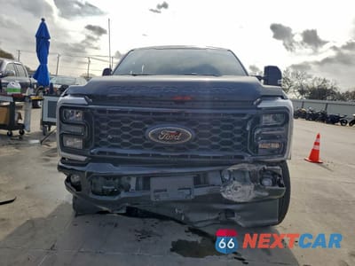 Piąte zdjęcie samochodu w środku: 2025 FORD F250 SUPER DUTY VIN:1FT8W2BT1SEC84359 - miniatura