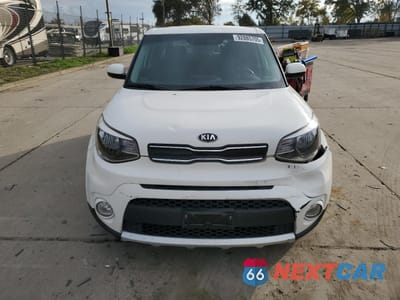 Piąte zdjęcie samochodu w środku: 2018 KIA SOUL + VIN:KNDJP3A56J7529666 - miniatura