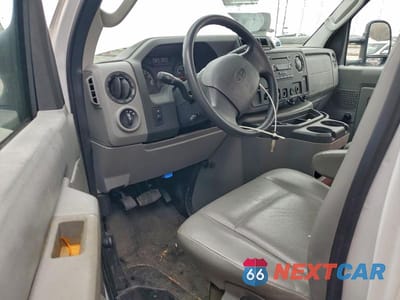 Zdjęcie 8 z 12 samochodu: 2014 FORD E350 BOX TRUCK VIN:1FDWE3FL6EDA77918 - miniatura